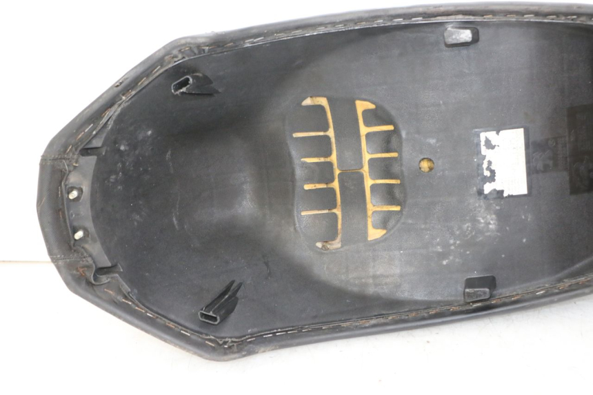 photo de SELLE PEUGEOT KISBEE 2T 50 (2010 - 2017) - Inspection visuelle