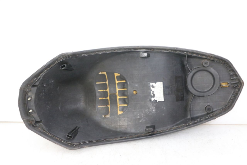 photo de SELLE PEUGEOT KISBEE 2T 50 (2010 - 2017) - Angle alternatif