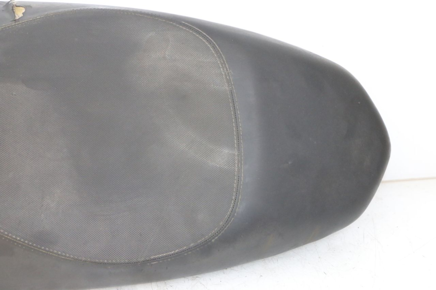 photo de SELLE PEUGEOT KISBEE 2T 50 (2010 - 2017) - Aperçu profil