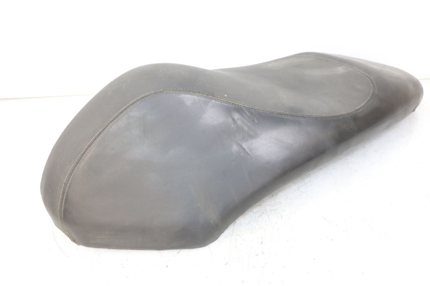 photo de SELLE PEUGEOT KISBEE 2T 50 (2010 - 2017) - Vue d’ensemble