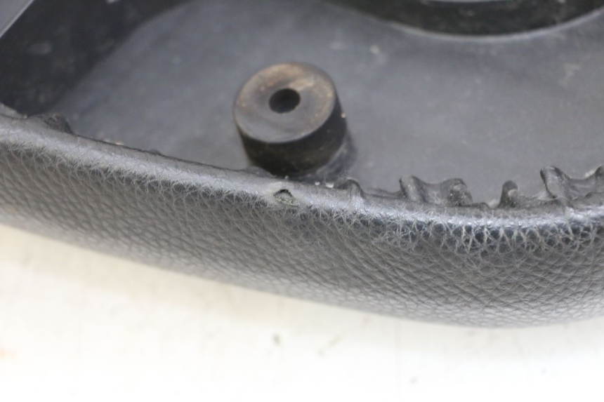 photo de SELLE PEUGEOT KISBEE 4T 50 (2018 - 2022) - Détail de la pièce