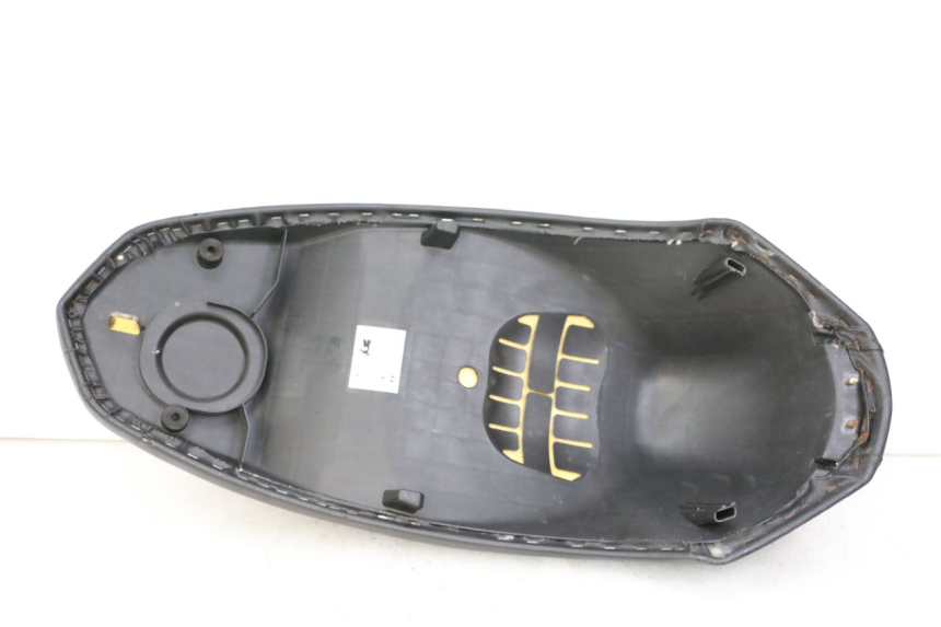 photo de SELLE PEUGEOT KISBEE 4T 50 (2018 - 2022) - Vue rapprochée