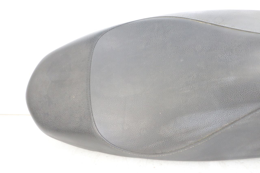 photo de SELLE PEUGEOT KISBEE 4T 50 (2018 - 2022) - Photo complémentaire