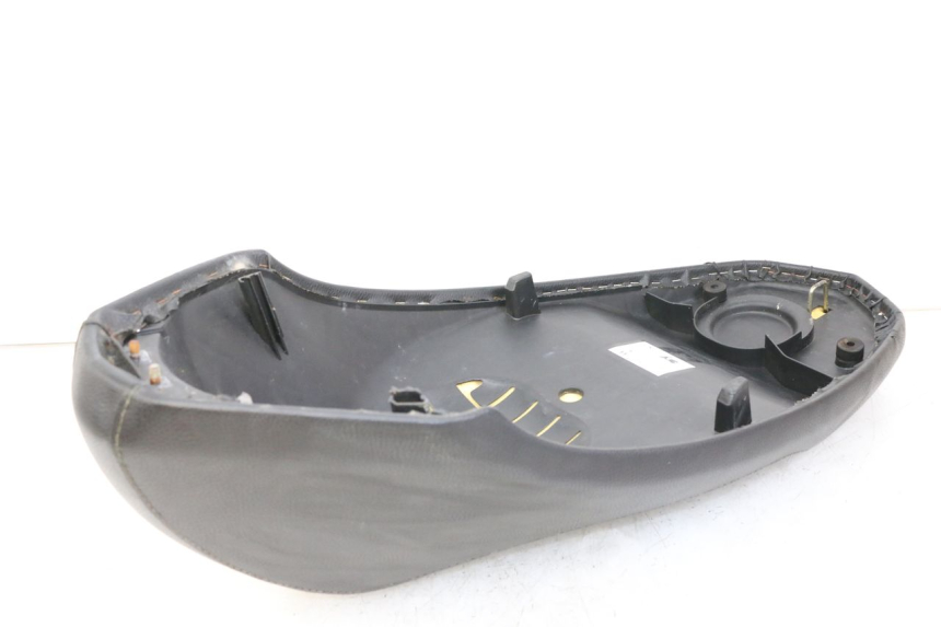 photo de SELLE PEUGEOT KISBEE 4T 50 (2018 - 2022) - État de surface