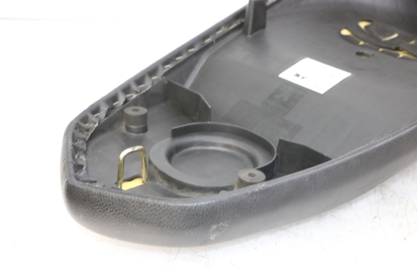 photo de SELLE PEUGEOT KISBEE 4T 50 (2018 - 2022) - Détails caractéristiques