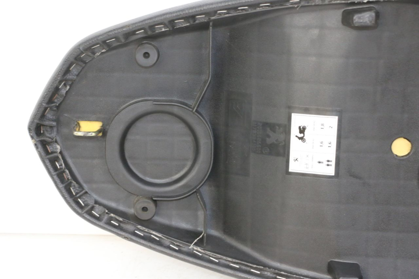 photo de SELLE PEUGEOT KISBEE 4T 50 (2018 - 2022) - Zoom composants
