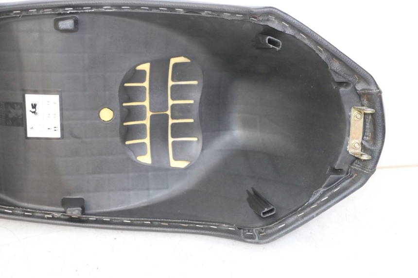 photo de SELLE PEUGEOT KISBEE 4T 50 (2018 - 2022) - Photo complémentaire