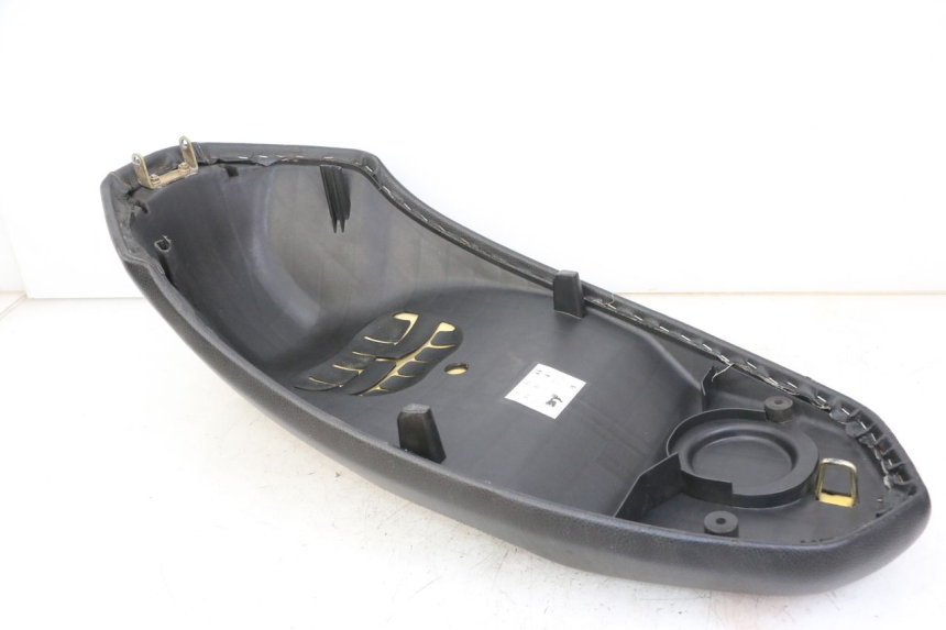 photo de SELLE PEUGEOT KISBEE 4T 50 (2018 - 2022) - État de surface