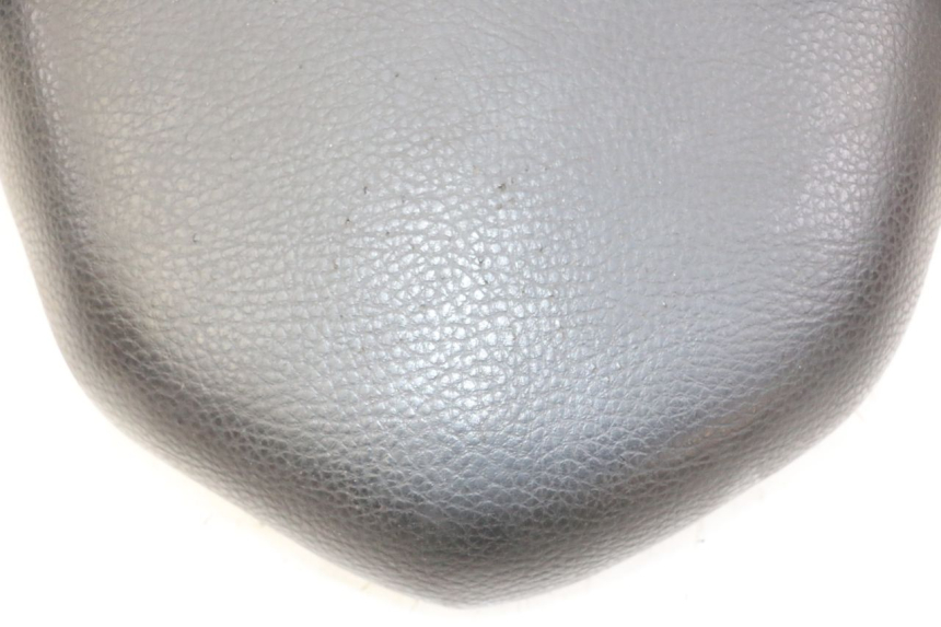 photo de SELLE PEUGEOT KISBEE 4T 50 (2010 - 2017) - Détails caractéristiques