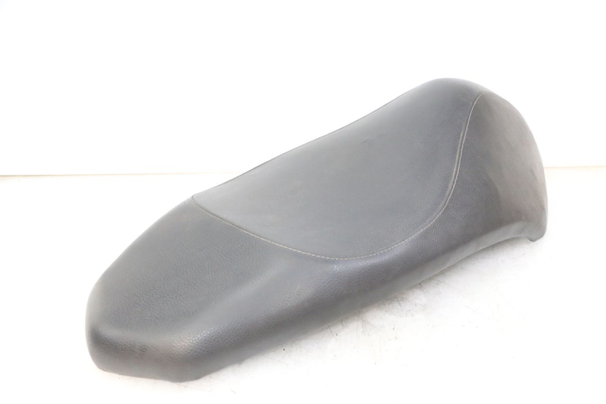 photo de SELLE PEUGEOT KISBEE 4T 50 (2010 - 2017) - Vue rapprochée