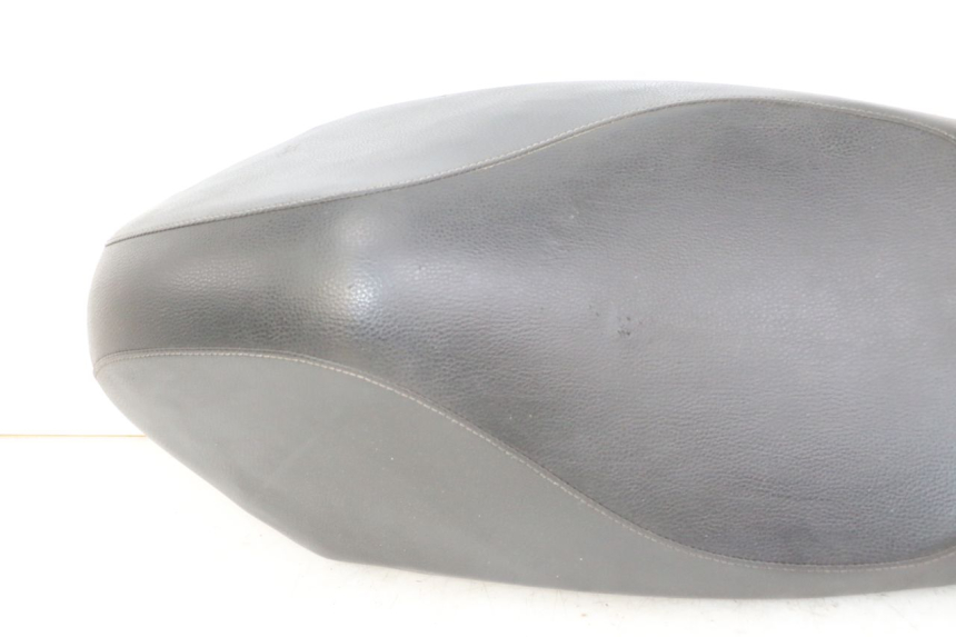 photo de SELLE PEUGEOT KISBEE 4T 50 (2010 - 2017) - Aperçu profil