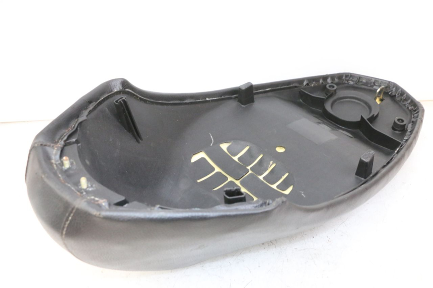 photo de SELLE PEUGEOT KISBEE 4T 50 (2010 - 2017) - Gros plan technique