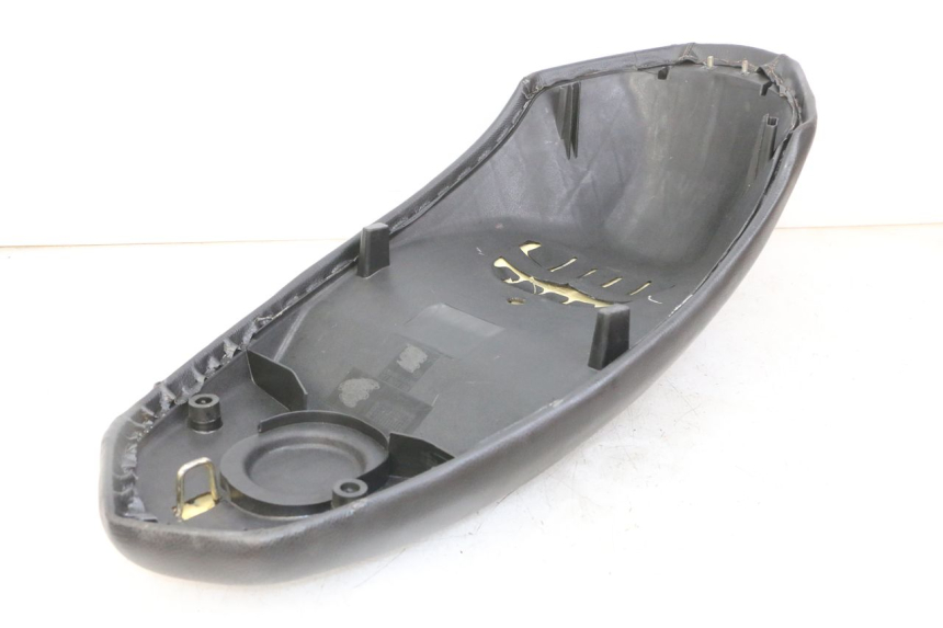 photo de SELLE PEUGEOT KISBEE 4T 50 (2010 - 2017) - Marquages et références