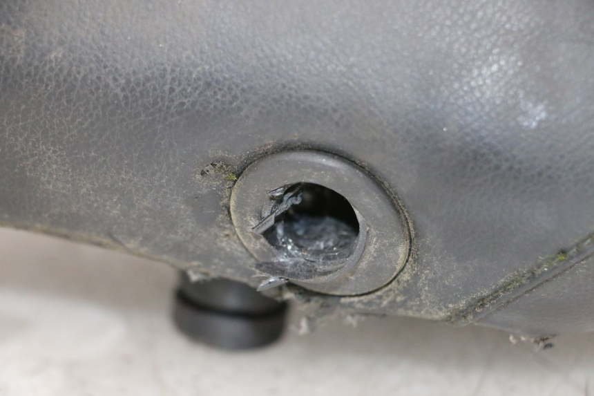 photo de SELLE PEUGEOT LUDIX 50 (2008 - 2017) - Inspection visuelle