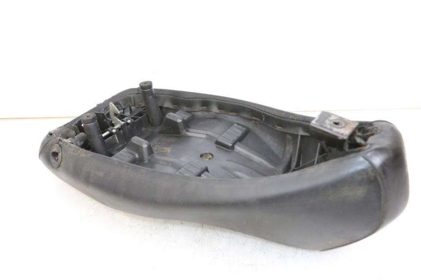 photo de SELLE PEUGEOT LUDIX 50 (2008 - 2017) - Gros plan technique