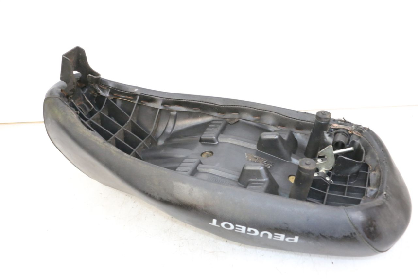 photo de SELLE PEUGEOT LUDIX 50 (2008 - 2017) - Points de fixation