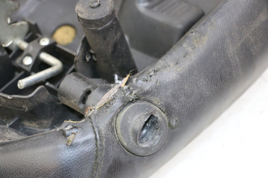 photo de SELLE PEUGEOT LUDIX 50 (2008 - 2017) - Marquages et références