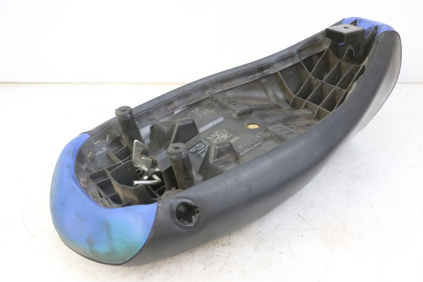 photo de SELLE PEUGEOT LUDIX ONE 50 (2005 - 2008) - Gros plan technique