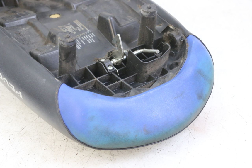 photo de SELLE PEUGEOT LUDIX ONE 50 (2005 - 2008) - État de surface