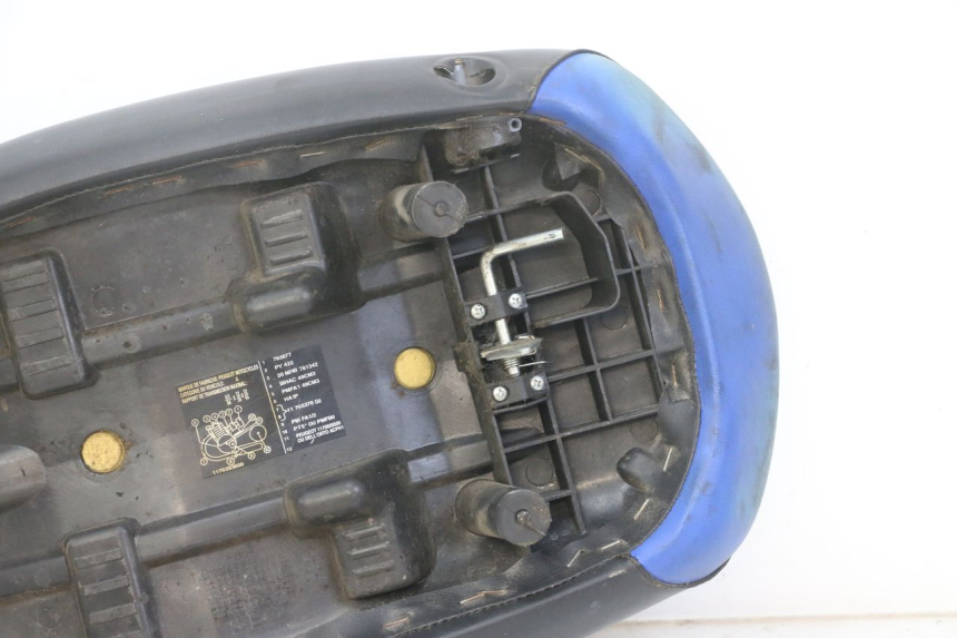 photo de SELLE PEUGEOT LUDIX ONE 50 (2005 - 2008) - Marquages et références