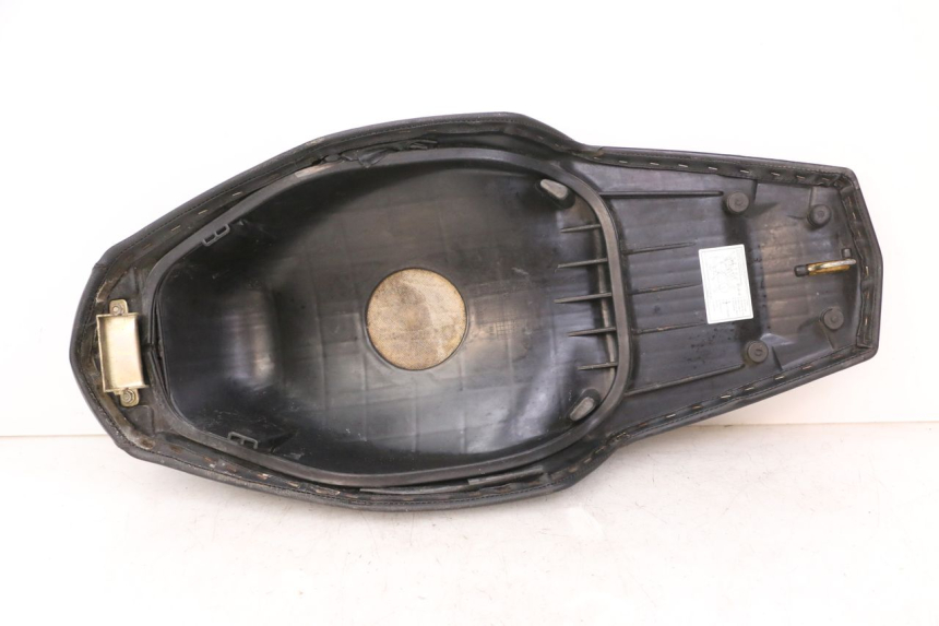 photo de SELLE PEUGEOT SPEEDFIGHT 3 LC 2T 50 (2009 - 2015) - Détail de la pièce