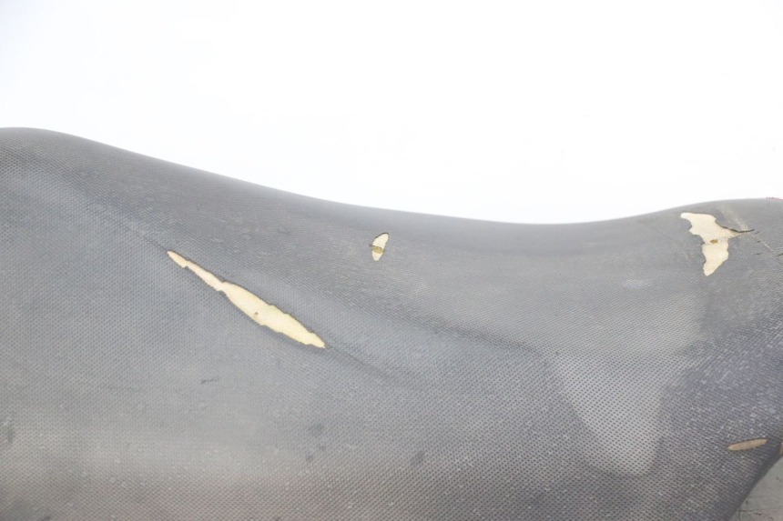 photo de SELLE PEUGEOT SPEEDFIGHT 3 LC 2T 50 (2009 - 2015) - Zoom état d’usage