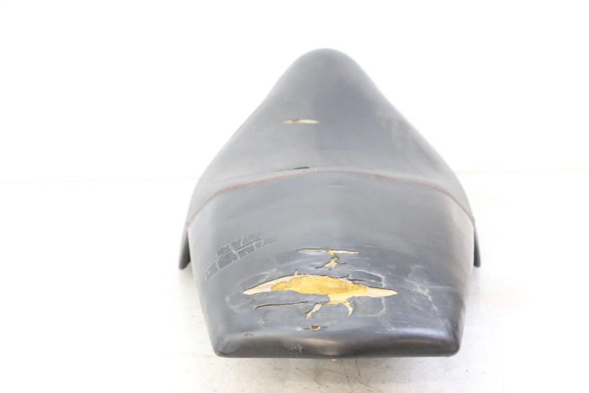 photo de SELLE PEUGEOT SPEEDFIGHT 3 LC 2T 50 (2009 - 2015) - Gros plan technique