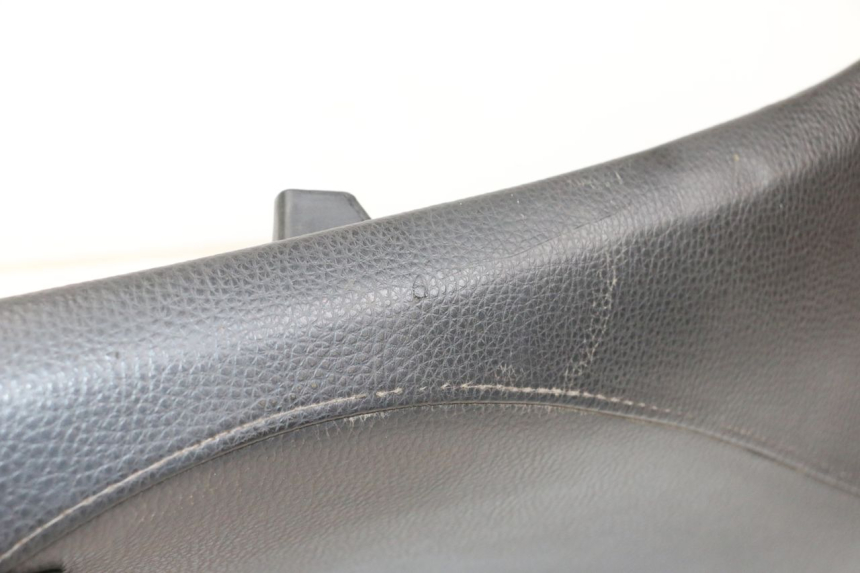 photo de SELLE PEUGEOT STREETZONE 4T 50 (2018 - 2023) - Détail de la pièce