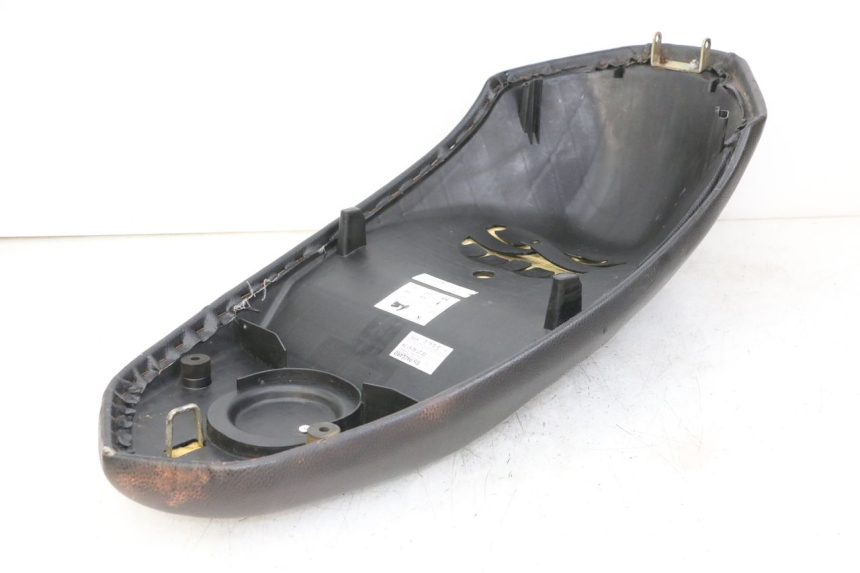 photo de SELLE PEUGEOT STREETZONE 4T 50 (2018 - 2023) - Détails caractéristiques