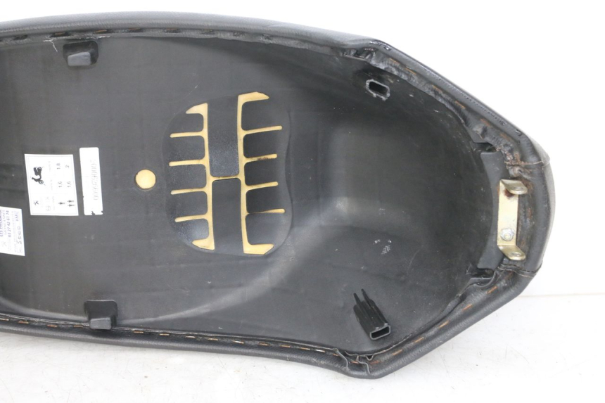 photo de SELLE PEUGEOT STREETZONE 4T 50 (2018 - 2023) - Zoom composants