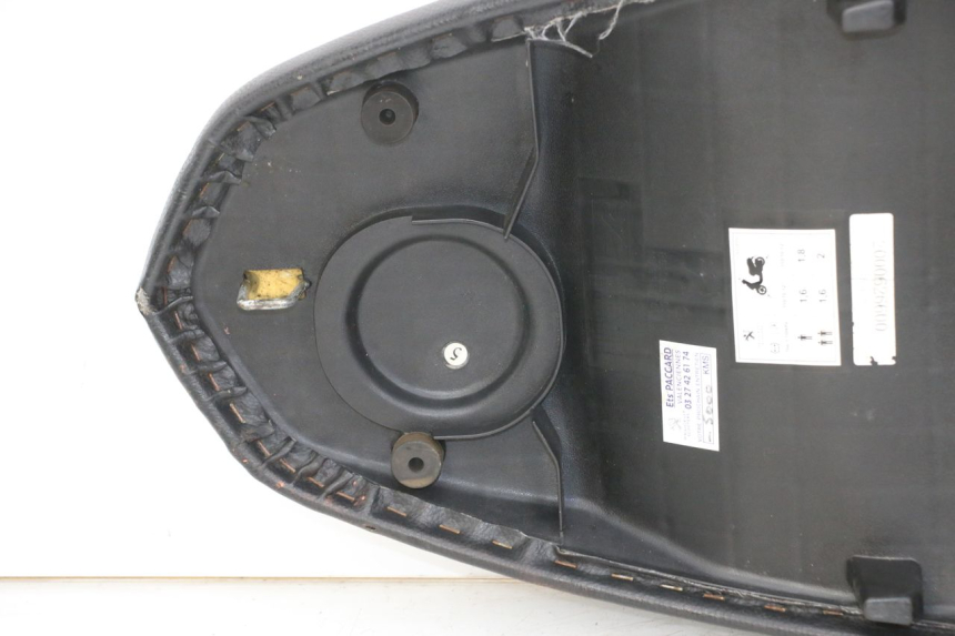 photo de SELLE PEUGEOT STREETZONE 4T 50 (2018 - 2023) - Vue rapprochée