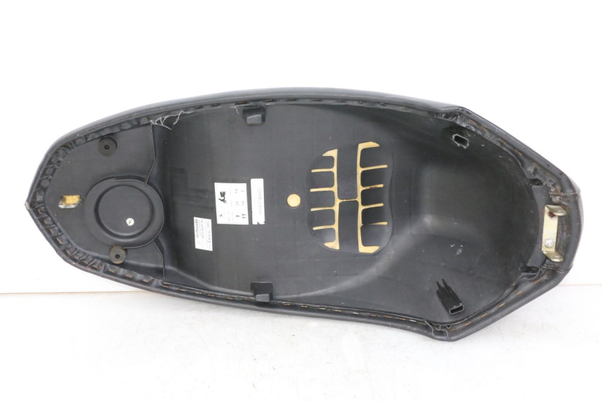 photo de SELLE PEUGEOT STREETZONE 4T 50 (2018 - 2023) - Photo complémentaire