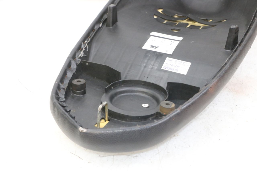 photo de SELLE PEUGEOT STREETZONE 4T 50 (2018 - 2023) - Marquages et références