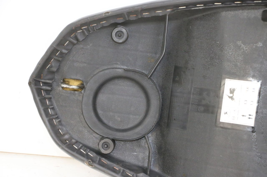 photo de SELLE PEUGEOT STREETZONE I 2T 50 (2018 - 2020) - Vue rapprochée