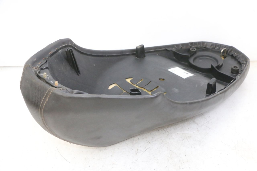 photo de SELLE PEUGEOT STREETZONE I 2T 50 (2018 - 2020) - Points de fixation