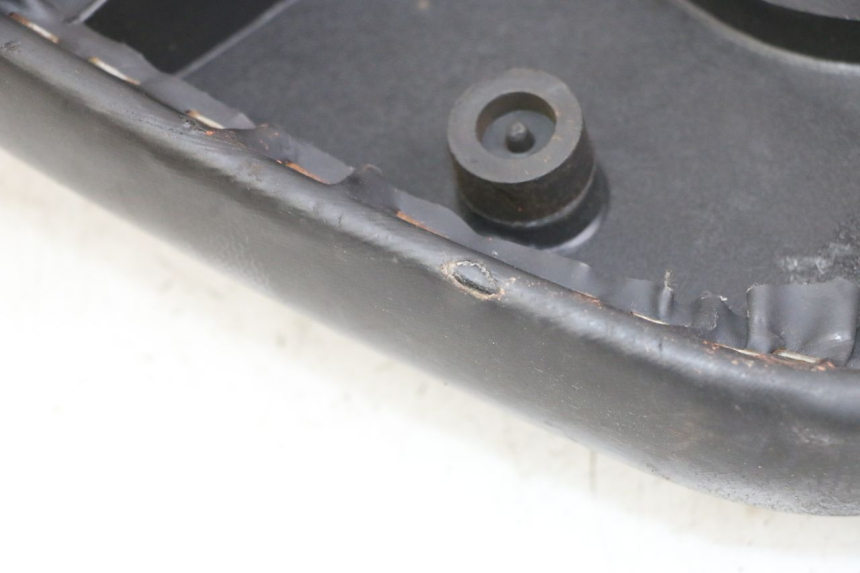 photo de SELLE PEUGEOT STREETZONE I 2T 50 (2018 - 2020) - État de surface