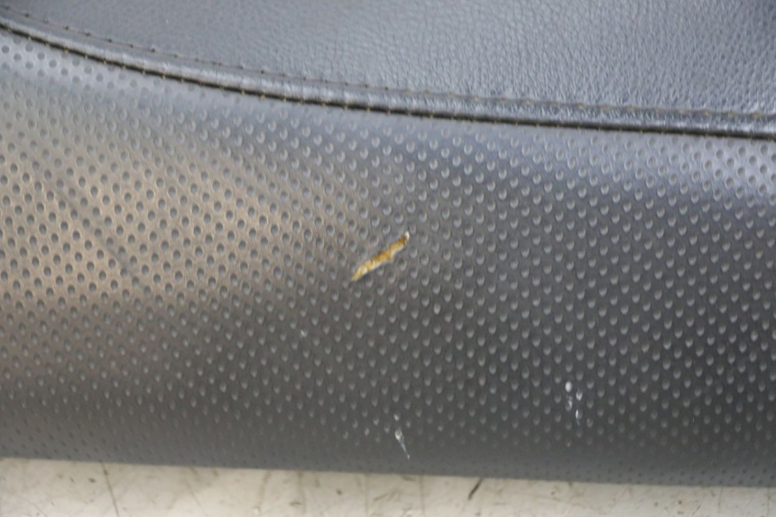 photo de SELLE PEUGEOT TKR TREKKER FURIOUS 50 (2005 - 2014) - Détails caractéristiques