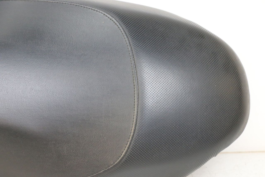 photo de SELLE PEUGEOT TKR TREKKER FURIOUS 50 (2005 - 2014) - Angle alternatif