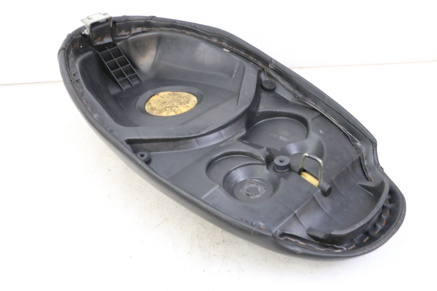 photo de SELLE PEUGEOT TKR TREKKER FURIOUS 50 (2005 - 2014) - Autre angle de vue