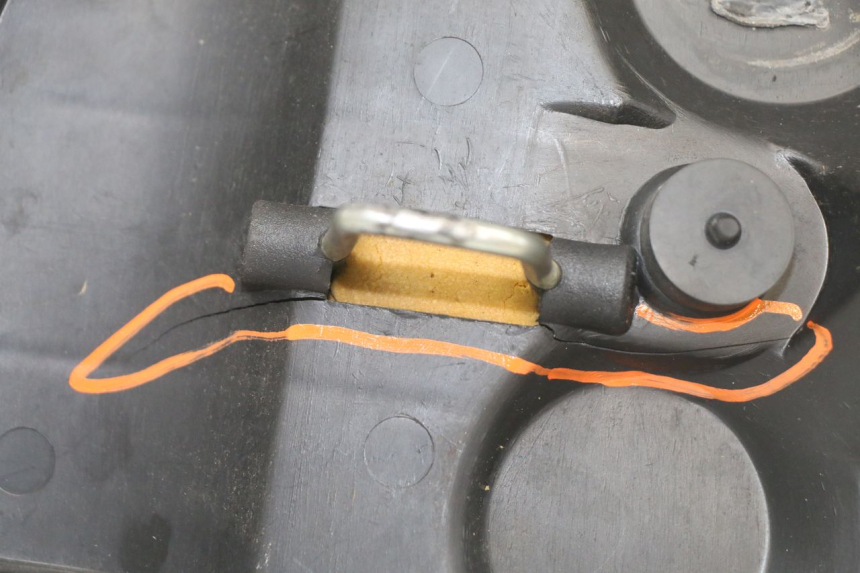 photo de SELLE PEUGEOT TREKKER TKR 50 (2005 - 2014) - Zoom composants