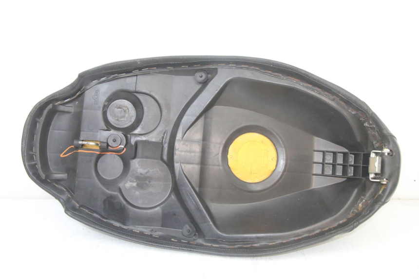 photo de SELLE PEUGEOT TREKKER TKR 50 (2005 - 2014) - Vue rapprochée