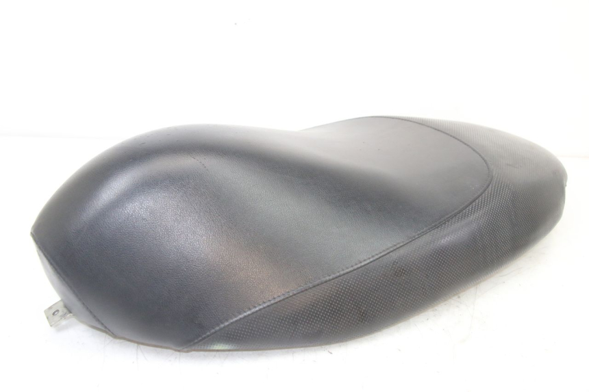 photo de SELLE PEUGEOT TREKKER TKR 50 (2005 - 2014) - Gros plan technique