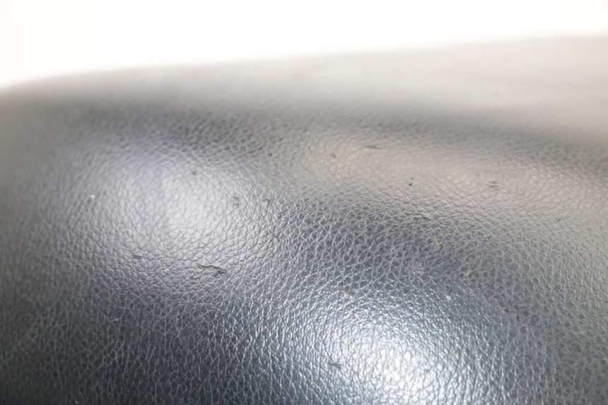 photo de SELLE PEUGEOT TREKKER TKR 50 (2005 - 2014) - Marquages et références