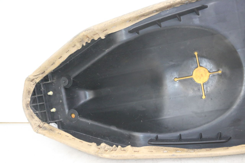 photo de SELLE PEUGEOT VIVACITY 125 (2010 - 2017) - Zoom composants