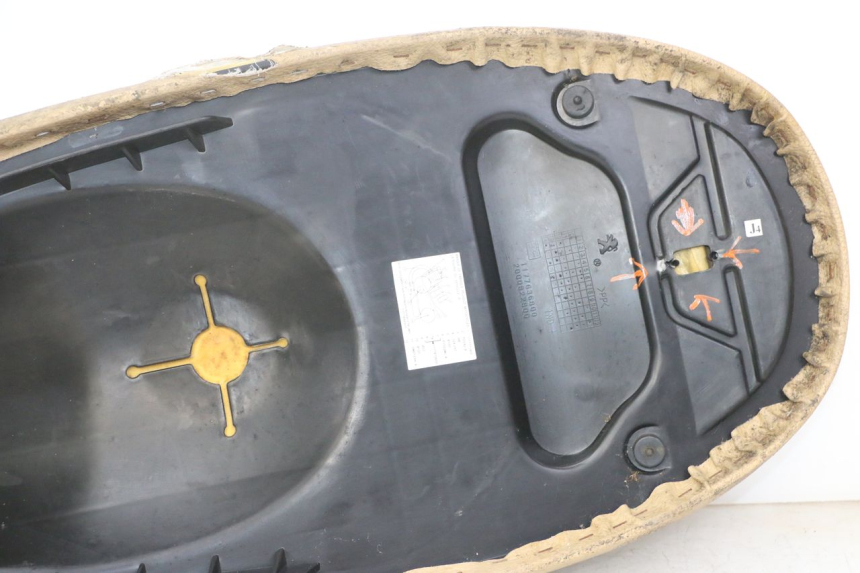 photo de SELLE PEUGEOT VIVACITY 125 (2010 - 2017) - Vue rapprochée