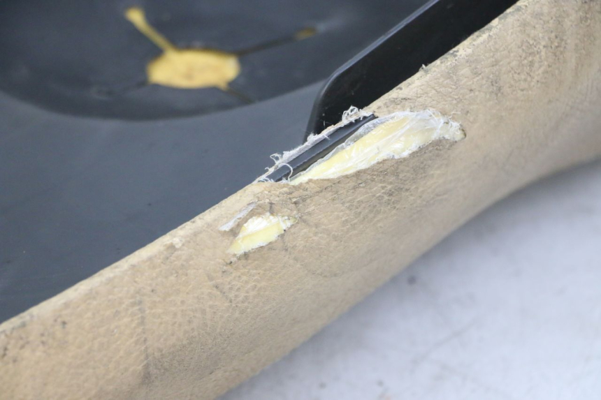 photo de SELLE PEUGEOT VIVACITY 125 (2010 - 2017) - Marquages et références