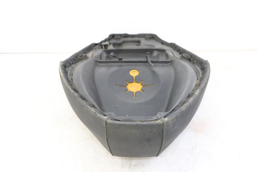 photo de SELLE PIAGGIO NEW TYPHOON 50 (2010 - 2017) - Points de fixation