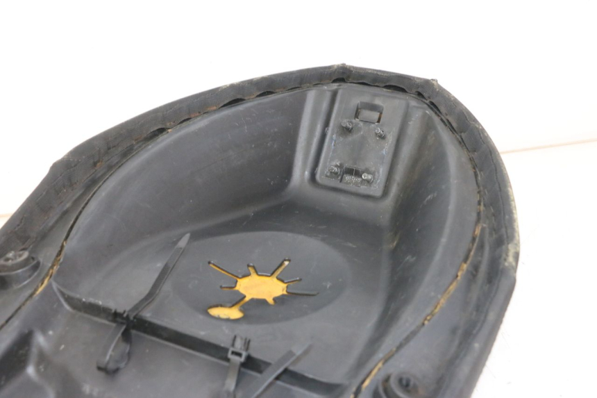 photo de SELLE PIAGGIO NEW TYPHOON 50 (2010 - 2017) - Marquages et références