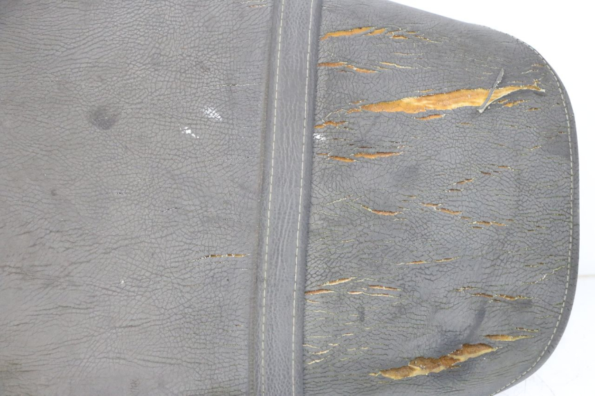 photo de SELLE GILERA RUNNER LC 50 (1997 - 1998) - Zoom état d’usage