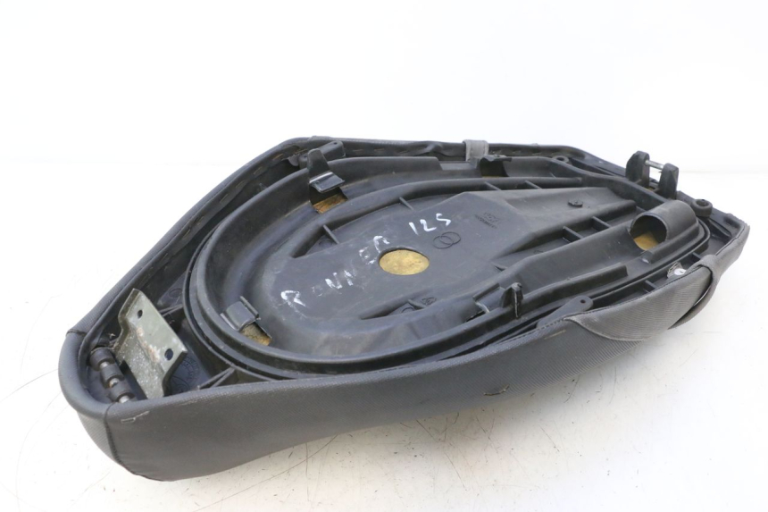 photo de SELLE GILERA RUNNER SP 50 (2002 - 2004) - Autre angle de vue